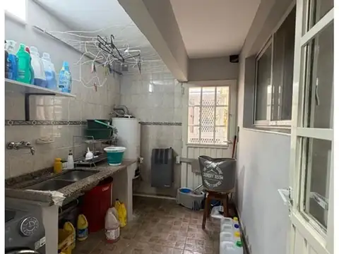 Casa 5 ambientes con 2 baños