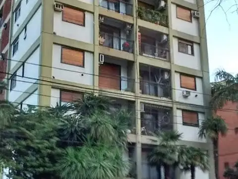 DIVINO 3 AMB. con balcón y lavadero.  EDIF. TORRE RODEADO DE JARDIN DE USO COMUN.  EXC. UBICACION