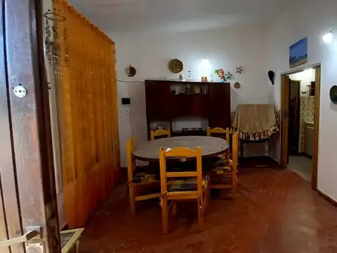 Casa 4 ambientes con 1 baño