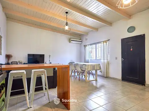 VENTA | PERMUTA - Casa de pasillo de 2 dormitorios - Barrio Arroyito - APTO CRÉDITO.