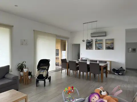 Casa en Alquiler en El Canton, USD 1.800