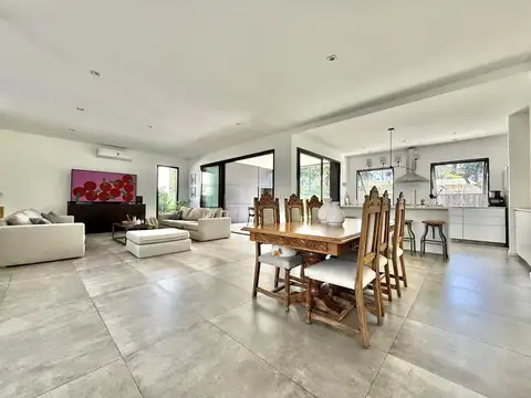 Casa 5 ambientes con 3 baños