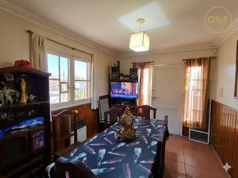 Casa 5 ambientes con 1 baño