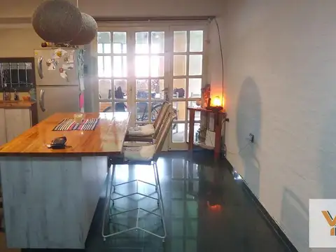Casa en venta - 2 dormitorios 1 baño - Cocheras - 80mts2 - Los Hornos, La Plata