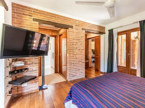 Casa en Venta con 4 cocheras