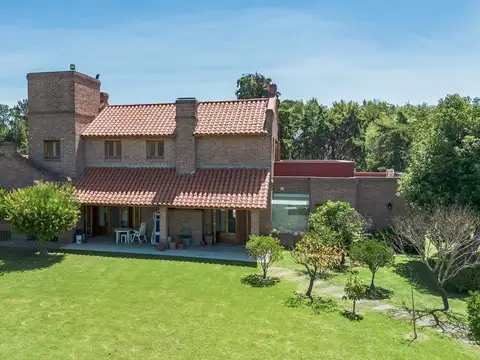 Casa en Venta con 4 cocheras