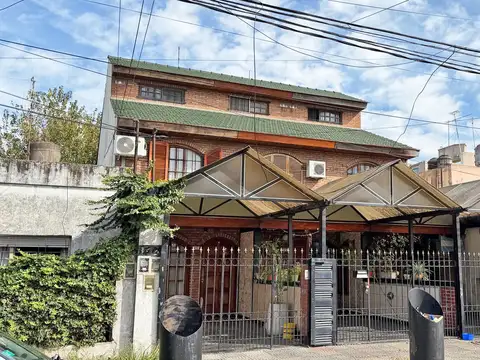 TRIPLEX DE 4 AMBIENTES EN HAEDO