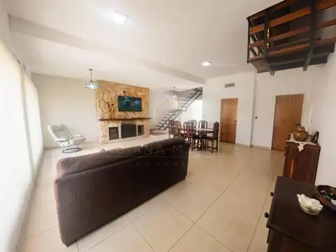Casa en Venta en Castelar, USD 290.000