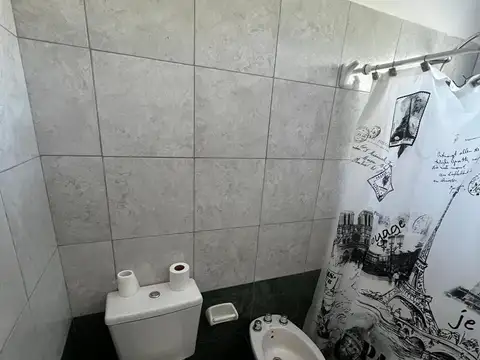 Casa 6 ambientes con 2 baños