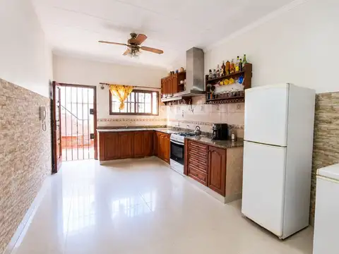 PH 5 AMB. 3 DORM, 2 BAÑOS, PATIO, COCHERA, QUINCHO
