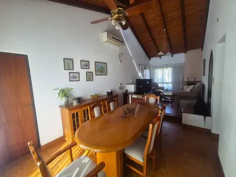 CASA 3 DORMITORIOS, QUINCHO Y PILETA- SAN LORENZO