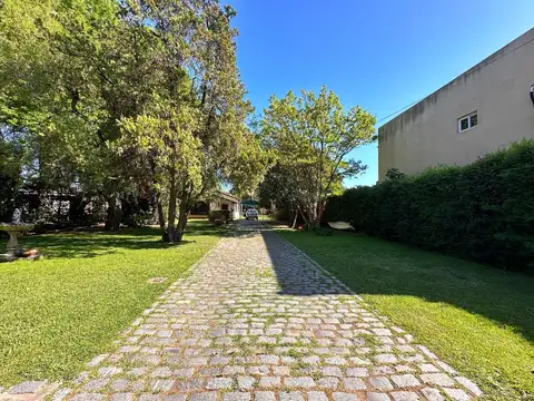 CHALET 3 AMB | LOTE 992 M2 | APTO CRÉDITO | JARDÍN | PACHECO