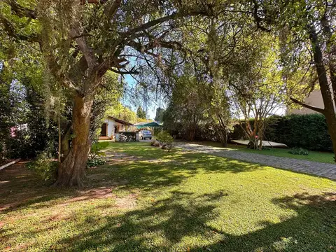 Casa en Venta con 5 cocheras