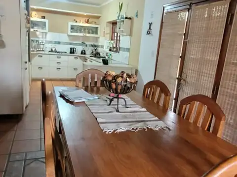 CASA EN ZONA NORTE CON PILETA QUINCHO Y COCHERA