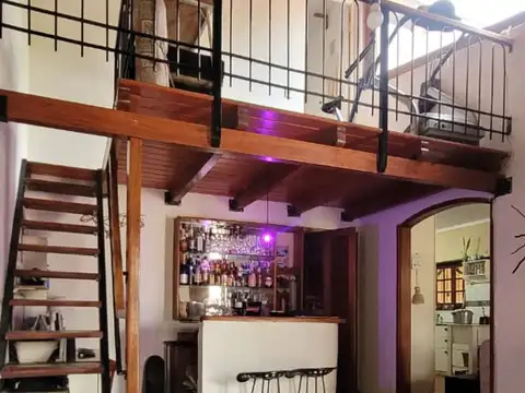 Casa 6 ambientes con 2 baños