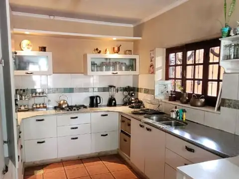Casa en Venta con 3 cocheras
