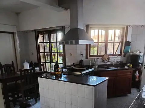 Casa 6 ambientes con 3 baños