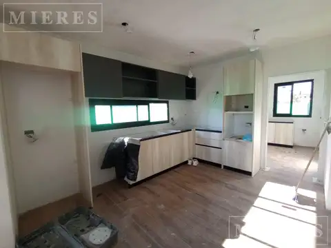 Casa 4 ambientes con 2 baños