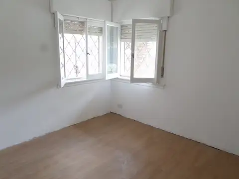 Casa en Alquiler con 4 cocheras