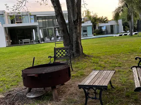 Casa 4 ambientes con 3 baños