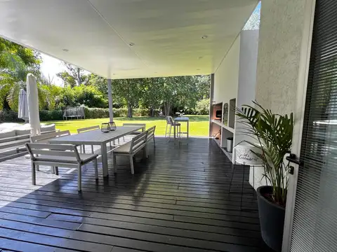 Casa en Alquiler Temporal con 15 cocheras