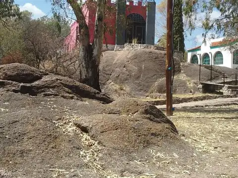 Castillo antiguo sobre 14 hectáreas con vista al Uritorco - Capilla Del Monte, Córdoba