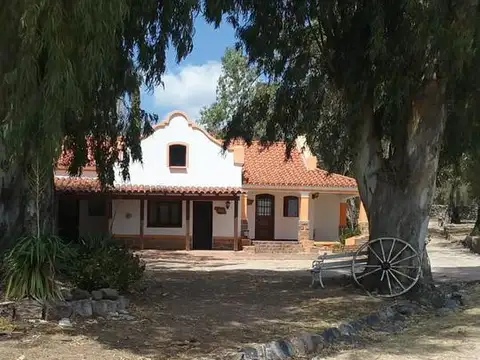 Castillo antiguo sobre 14 hectáreas con vista al Uritorco - Capilla Del Monte, Córdoba