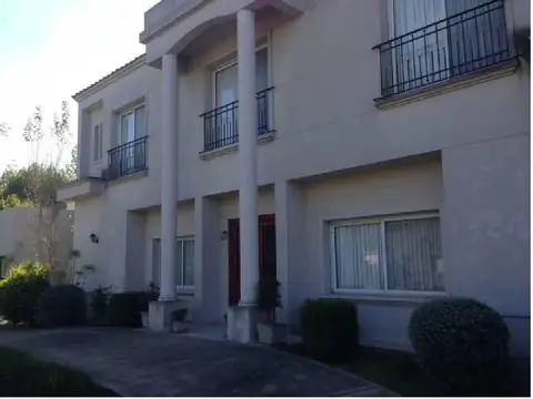 Casa en alquiler en El Recodo con pileta
