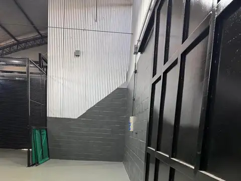 Depósito 1070 m² en Alquiler en José León Suarez