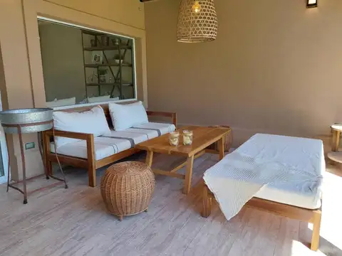 Casa en Alquiler Temporal con 2 cocheras