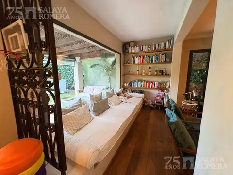 Casa en Venta con 1 cochera