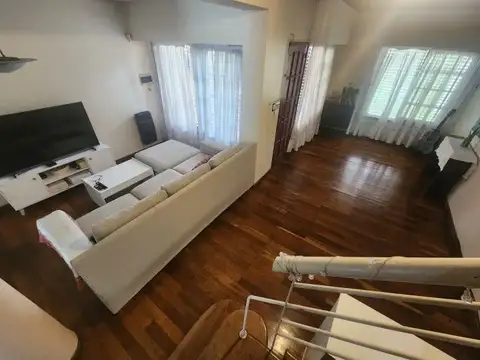 Casa 7 ambientes con 2 baños