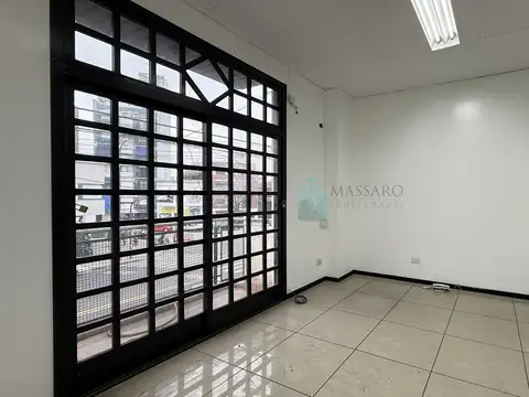 Oficina en alquiler en primer piso por escalera, Liniers.