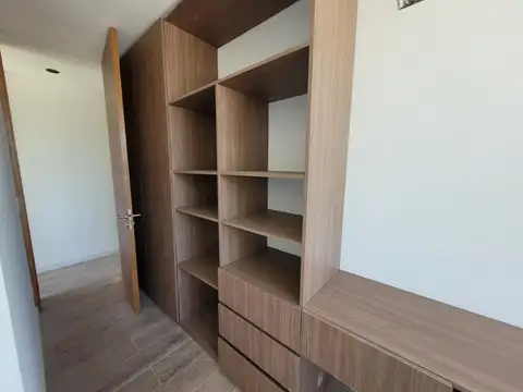 Casa en Alquiler con 2 cocheras