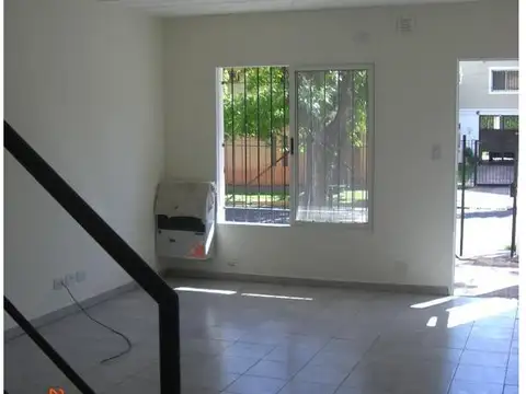 Casa en Alquiler con 1 cochera