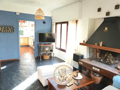 De los Escualos  al 900