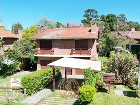 De los Escualos  al 900