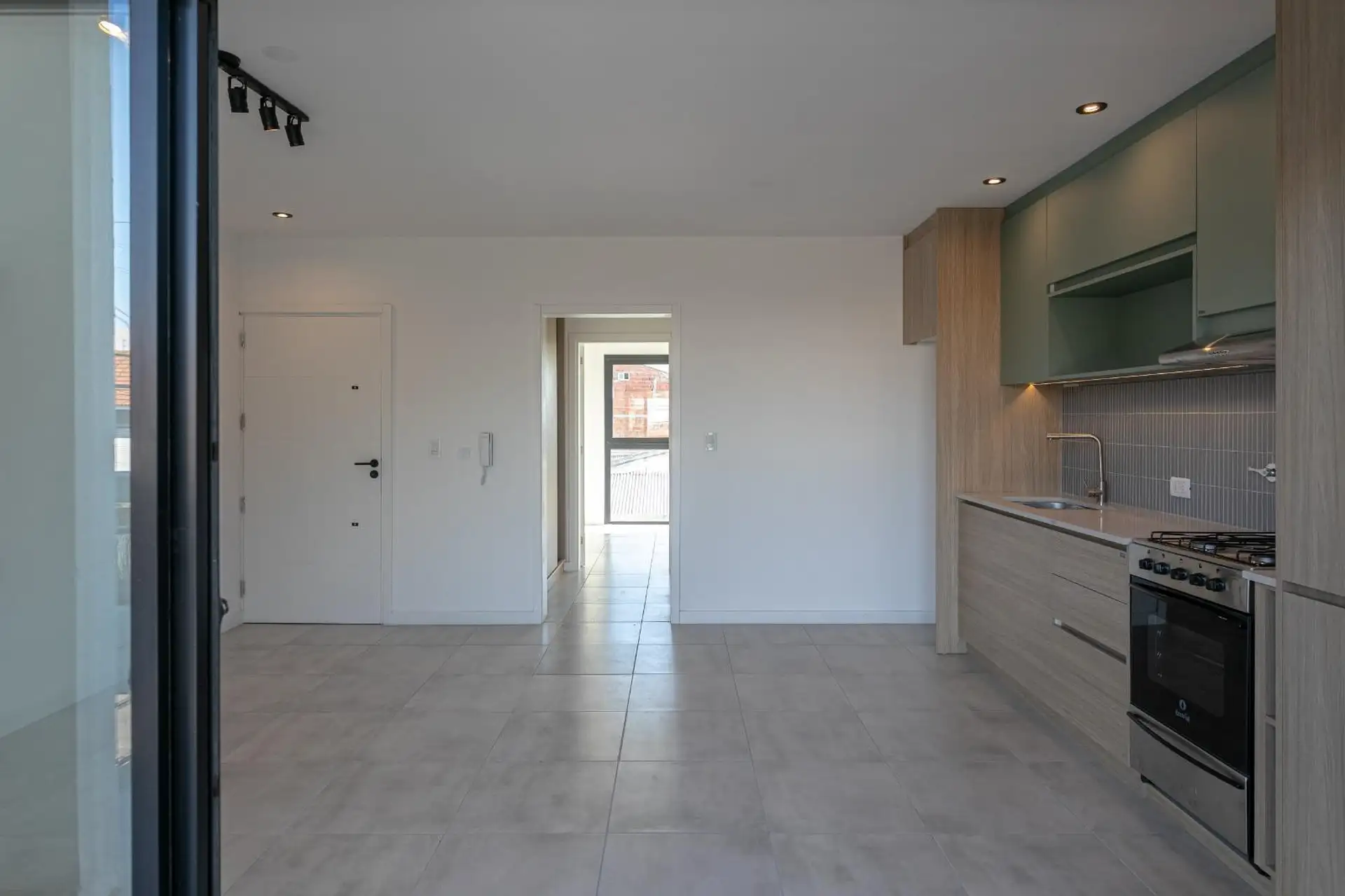 Venta de PH - 2 ambientes - a la calle - con terraza y parrilla - San José