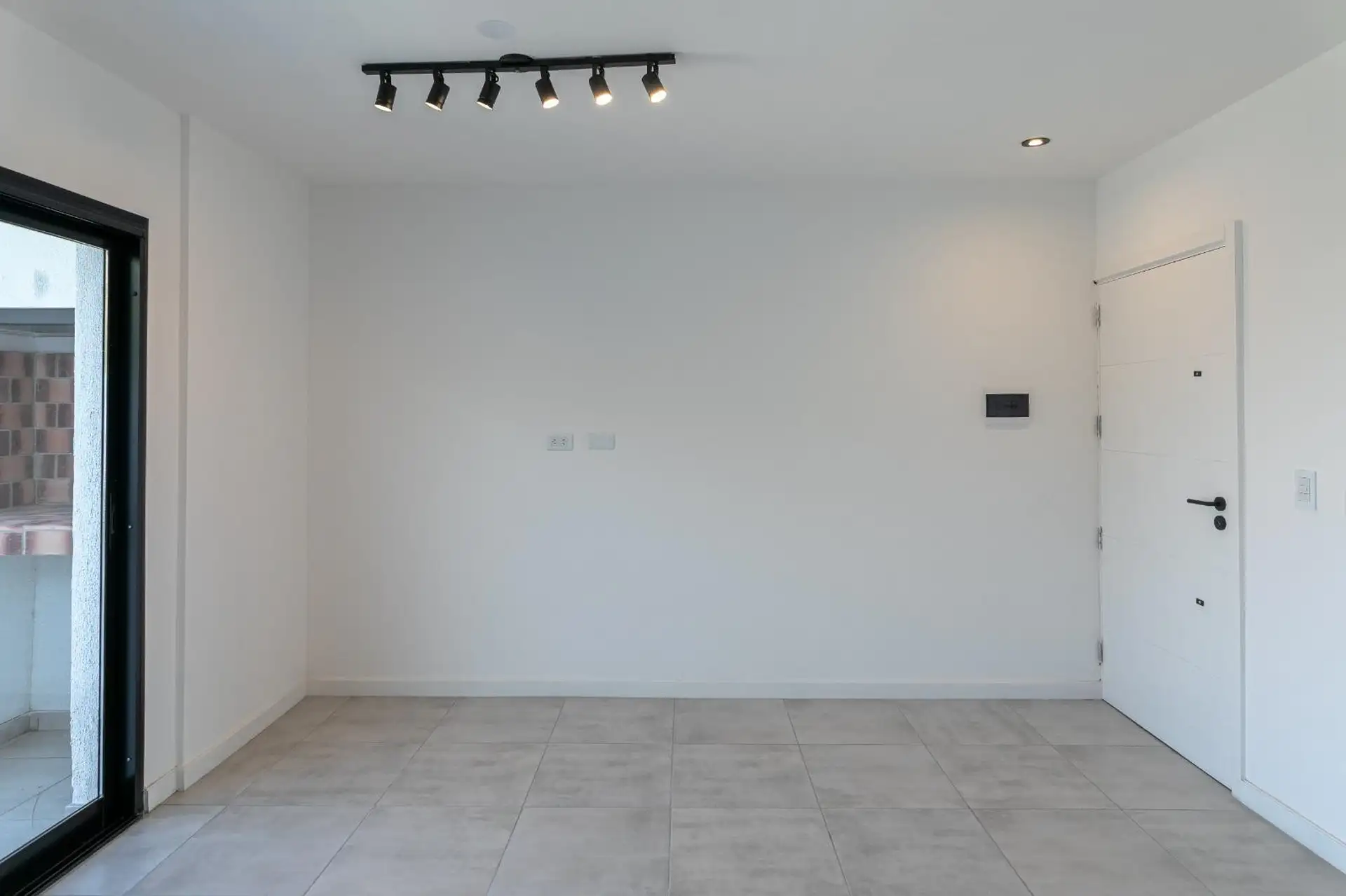 Venta de PH - 2 ambientes - a la calle - con terraza y parrilla - San José
