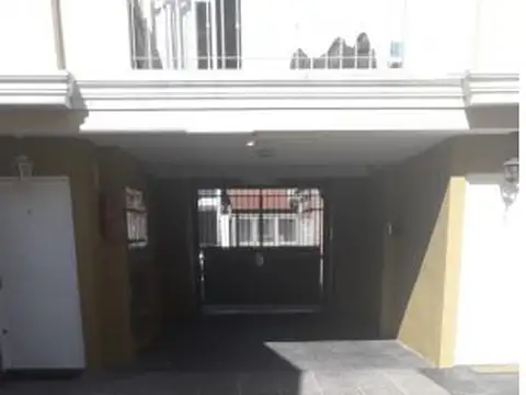 Av .Presidente Peron 800 , Piso 1