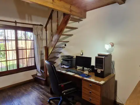 Casa 6 ambientes con 2 baños