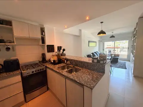 VENTA 1 DORMITORIO CON COCHERA ABASTO