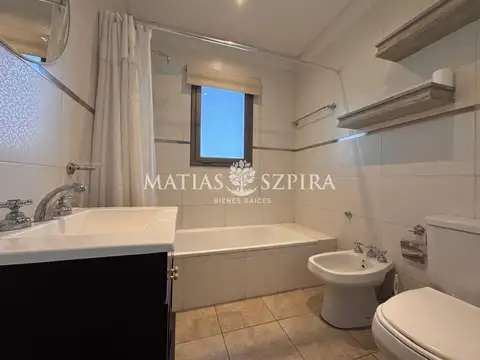 Casa en Alquiler con 1 cochera