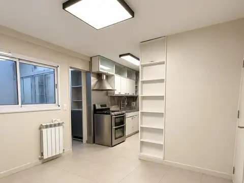 SE ACEPTA PROPIEDAD MAS CHICA EN PARTE DE PAGO 4 ambientes con dependencia, doble entrada, palier privado, 3 baños, amplia cocina comedor, balcon corrido, 130 m2 mas cochera,