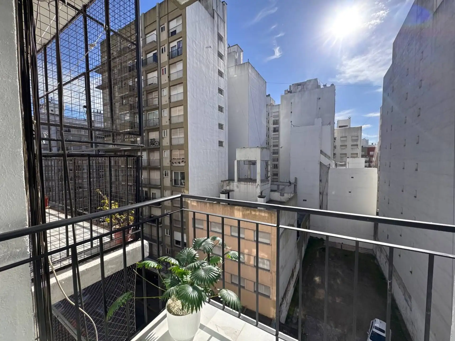 3 AMBIENTES AL FRENTE RECICLADO - PLAZA COLON