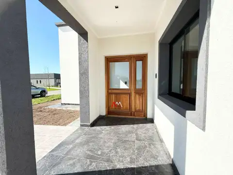 Casa 5 ambientes con 3 baños