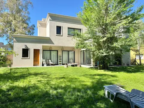 Casa 6 ambientes con 2 baños