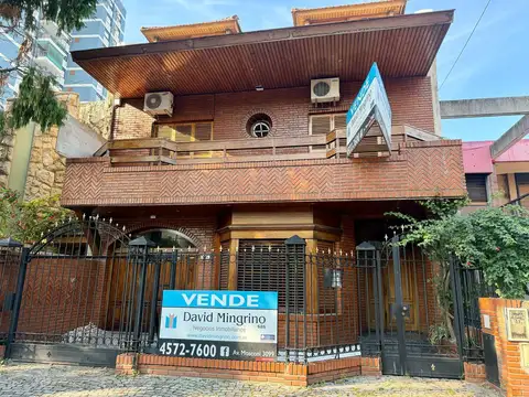 Casa 7 ambientes con 5 baños