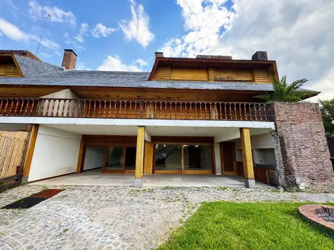 Casa - Punta Chica en alquiler!