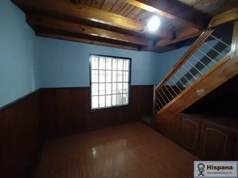Casa en alquiler, ubicada a metros de la ex Ruta 8 (Arturo Ilia), sobre la calle Brughetti.